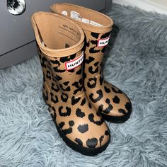 Cheetah Print Hunter Boots. In Brand New Condition. Blonde Glamour, Hunter Brown, Unhealthy Obsession, Hunter Shoes, Pinterest Outfits, Hunter Boots, Shoe Game, Cheetah Print, Jaguar