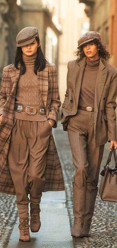 Ralph Lauren Style Women, Outdoor Decoration Ideas, Outdoor Christmas Decoration Ideas, Leather Gloves Women, 60s And 70s Fashion, 70s Inspired Fashion, Christmas Decoration Ideas, Winter Outfit Inspiration, Street Style Chic