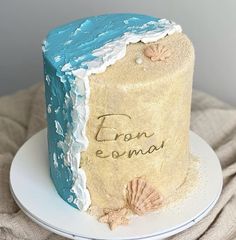 there is a cake that has been made to look like an ocean scene