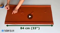 a video demonstrating how to use an orange mat