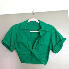 Nwot Safari Style Cropped Shirt With Pockets, Xs Green Cropped Cotton Shirt, Green Cotton Cropped Shirt, Spring Green Tops With Pockets, Green Casual Cotton Cropped Shirt, Casual Green Cotton Cropped Shirt, Green V-neck Top With Pockets, Green V-neck Tops With Pockets, Green Cropped Cotton Blouse, Casual Green Crop Top Blouse