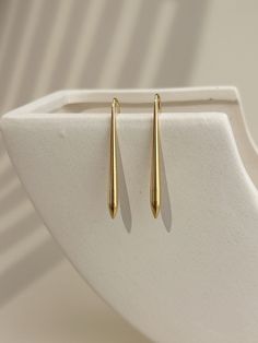 Hello ladies🌻 - These pretty earrings are made of stainless steel. - Length 35mm, width 3mm. The advantages of stainless steel? ✔️There is no risk of allergy. ✔️They are resistant to water, hydroalcoholic gel and perfume. ✔️They do not oxidize. ✔️Quality jewelry at a very affordable price. For maintenance, avoid daily contact with liquid to maintain its shine. Don't hesitate to follow me on Instagram @aioliolive, thank you 😉 Modern Single Drop Earring As Gift, Modern Tarnish-resistant Drop Gift, Minimalist Metal Teardrop Earrings, Minimalist Metal Teardrop Earrings For Pierced Ears, Minimalist Metal Teardrop Drop Earrings, Modern Everyday Teardrop Pierced Earrings, Modern Teardrop Linear Earrings For Gift, Modern Teardrop Linear Earrings As Gift, Modern Teardrop Stainless Steel Earrings