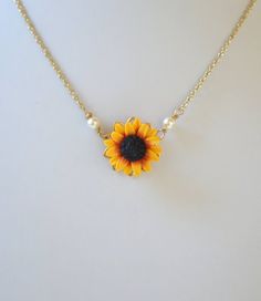 Sunflower Pendant Necklace. Red Yellow Sunflower Simple Drop Sunflower Jewelry, Sunflower Pendant, Sunflower Necklace, Coin Pendant Necklace, Necklace Red, Yellow Sunflower, Jewelry Choker, Chain Necklaces, Simple Necklace