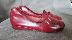 "In leather with leathersole Size 3.5 inside 22.8 cm width 7.5 cm Size 4 inside 23.4 cm width 7.5 cm Size 4.5 inside 23.5 cm width 7.5 cm Size 5 inside 24 cm width 7.5 cm Our shoes have never been used and are in excellent condition. Most of our pairs will be delivered in the original carton. As they have been in storage for 40+ years, they can have a bit of an \"attic\" smell. If you use your shoes this will soon be gone If you buy many pairs we will refund any shipping overages Always use a sh Vintage Leather Flats With Closed Toe, Vintage Leather Closed Toe Flats, Vintage Leather Flats With Leather Footbed, Vintage Flat Leather Shoes, Vintage Leather Flats, Vintage Flat Heel Leather Heels, Vintage Leather Heels With Flat Heel, Classic Leather Shoes With Ortholite Insole, Vintage Closed Toe Flats With Leather Footbed