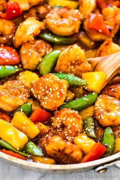 stir fry with chicken, peppers and green beans in a skillet topped with sesame seeds