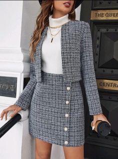 Tweed Fashion, Stylish Work Attire, Tweed Skirt, Blouse Diy, Skirt Design, Business Casual Outfits