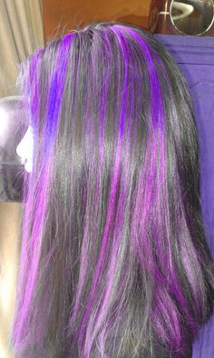 Purple Hair Highlights Wolfcut, Purple Hair Highlights On Brown Hair, Hair Color Streaks Purple, Purple Chunky Highlights Black Hair, Elissabat Hair, Skunk Hair Purple, Strip Dyed Hair, Purple Strip In Hair