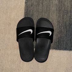 Nike Kids Slides Size 3y Never Worn Nike Flip Flops, Nike Sandals, Baby Nike, Nike Slides, Toddler Nikes, Toddler Sandals, Boys Sandals, Huarache Run, Toddler Boy Shoes