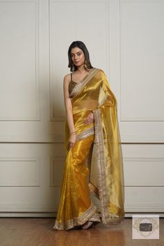 Golden Yellow Zari Tissue Banno Saree – kreationbykj Sarees For Brown Skin, Farewell Sarees, Molten Gold, Simple Saree Designs, Simple Sarees, Drape Saree, Elegant Saree, Saree Look, Gold Sequins