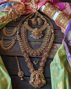 Full Bridal Jewellery Set, South Indian Bridal Jewellery, Bridal Jewelry Sets Brides, Bridal Jewellery Inspiration, Bride Jewelry Set, Indian Bridal Jewellery, Indian Bridal Jewelry Sets