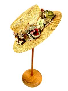 Romantic and elegant vintage style boater straw hat adorned with a composition of quality fabric flowers in shades of green and purple, attached to a 50 millimeter grosgrain ribbon. Made with 8/9 millimeters natural straw braid. Measurements in centimeters are 34 x 32. Crown height 9. Brim length 7. These measurements may have some slight variation depending on the size of the hat. For its elaboration we only use very good quality and resistant straw braids. In our workshop in the Pyrenees we se Handmade Straw Hat For Spring Country Events, Handmade Straw Hat For Country Events In Spring, Bohemian Boater Hat For Garden Party With Short Brim, Bohemian Boater Hat With Short Brim For Garden Party, Vintage Handmade Straw Hat For Garden Party, Bohemian Straw Hat With Short Brim For Garden Party, Bohemian Straw Hat For Kentucky Derby Garden Party, Bohemian Straw Hat For Garden Party And Kentucky Derby, Handmade Adjustable Straw Hat For Garden Party