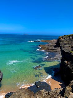 Coastal sea view with crystal blue waters on the north coast of Cornwall Harlyn Bay Cornwall, Carbis Bay Cornwall, Newquay Cornwall, Heartwarming Pictures, Beach Inspo, Scottish Islands