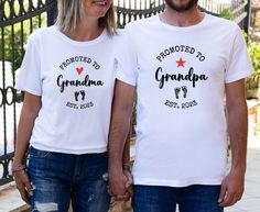 "These super comfortable, matching Grandma and Grandpa T-shirts are the perfect gift to celebrate the birth of a grandchild! The shirts can also be customized to feature other names for Grandpa or Grandma such as \"Grandad\" or \"Mimi\". 💚 HOW TO ORDER 💚 1. Check photos for sizing and color options 📏 2. Select size and color from the drop-down menus ✨ 3. Select either Grandpa or Grandma T-shirt 4. If you would like to add an alternative name such as \"Mimi\" or \"Pawpaw\" please enter it in the personalization box. 5. Add to cart. 6. Repeat for additional T-shirts & Place order 🛒 7. Your shirt is now off to production and will be ready for shipment in 3-5 BUSINESS DAYS! Holidays will take longer and will update.🎁 💚 Sizing 💚 Please see the picture in the slide show of the listing for Pregnancy Announcement To Grandma, Grandparents Pregnancy Announcement, Promoted To Grandpa, Matching Tshirts, Alternative Names, New Grandparents, Grandma And Grandpa, Baby Reveal, Grandchildren