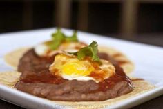 This huevos rancheros recipe makes a very hearty and delicious breakfast! It will fill you p and keep you full until lunch! Recipes Clean Eating, Mexican Breakfast Recipes, Healthy Mexican, Clean Eating Breakfast, Clean Eating Meal Plan, Clean Eating Breakfast Recipes, Cooking Inspiration, Vegan Eating, Clean Recipes