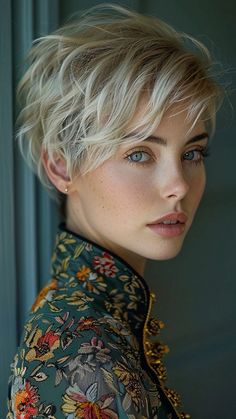 Project Qt, Coloured Photography, Short Blonde Pixie, Short Hair Trends, Haircuts For Wavy Hair, Blonde Pixie Cuts, Photography Portraits, Pixie Bob, Short Blonde