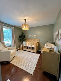 a baby's room is decorated in neutral colors