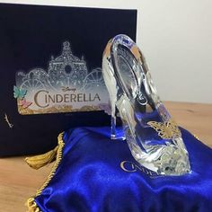 Model : Cinderella Glass slipper. Glass slipper is mint. Glass slipper size : about 4.6cm × 11.6㎝ × 12.0㎝. The original box has slight scratches. Condition: USED. Cinderella 2015 Glass Slipper, Wedding Glass Slippers, Cinderella Quinceanera Shoes, Glass Heels Cinderella, Glass Shoes Cinderella, Cinderella Shoes Disney, Cinderella Quince, Princess Slippers, Cinderella Quinceanera Themes