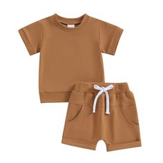 Get your little man ready for summer with the CARSON Summer Outfit. This adorable set includes a short sleeve top and matching shorts, perfect for keeping him cool and stylish. Made for baby boys, this casual outfit is a must-have for any summer adventure. Boys Pattern, Mommy And Me Dresses, Newborn Boy Clothes, 2 Piece Outfit, Shirt Pocket, Funny Baby Onesies, Pocket Shorts, Boy Onesie, Boys Romper