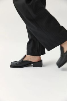 square toe mule in black – daughters Casual Luxe, St Agni, Style 2023, Sheep Leather, Leather Conditioner, The Square, Black Square, Get Directions, Minimalist Outfit