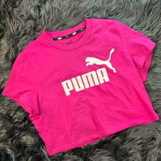 Nwt Pink And White Cropped Puma Short Sleeve Shirt In An Extra Large Cheap Sporty Pink Cropped T-shirt, Puma Clothes, Pink Top Outfit, Puma Outfit, Cropped Pink, Pink Pumas, Cartoon Tops, Puma Shirts, Crop Top Tees