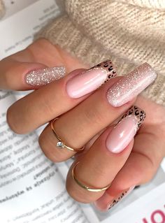 Iconic Nail Designs, Pink And Leopard Nails, Short Glam Nails, Baddie Nail Ideas, Pink Leopard Nails, Wife Nails, Pink Tip Nails, Cheetah Nail Designs