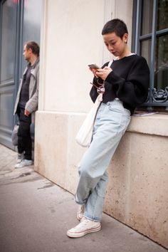 Short Hair Outfits, Street Style 2017, Super Short Hair, Bald Women, Shaved Head, Women Street, Spring Women, Fashion Week Spring, Paris Fashion