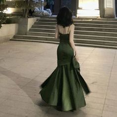 Lasaky - Green Backless Halter Evening Gown with Fish Tail Design Gaun Koktail, Prom Dress Inspo, Long Green Dress, 파티 드레스, Prom Dress Inspiration, Long Prom Dresses, Pretty Prom Dresses, Fairytale Dress, فستان سهرة