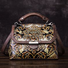 Brand Name: MotaoraOrigin: CN(Origin)Lining Material: PolyesterMain Material: Genuine LeatherPlace Of Origin: GUANG DONG ProvinceShape: FLAPOccasion: VersatileExterior: Silt PocketModel Number: H260 Women BagClosure Type: Zipper HaspDecoration: FlowersHardness: SoftGender: WOMENPattern Type: stripedInterior: Interior Slot PocketInterior: Cell Phone PocketInterior: Interior Zipper PocketInterior: Interior CompartmentStyle: vintageItem Type: Handbagssize: 26cm*13cm*20cmstyle: Leather women bag ret Handbags Handmade, Cowhide Handbags, Vintage Crossbody Bag, Leather Satchel Handbags, Lv Bags, Women Shoulder Bag, Vintage Leather Bag, Crossbody Bags For Women, Leather Handbags Crossbody