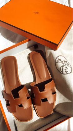 Just bought these beautiful Hermès Oran Sandals in gold. Such a classic closet staple. Oran Sandals Hermes, Gold Hermes Sandals, Hermes Oran Brown, Hermes Sandals Brown, Hermes Sandals Women, Oran Hermes Sandals, Brown Hermes Sandals Outfit, Hermes Sandals Aesthetic, Brown Hermes Sandals