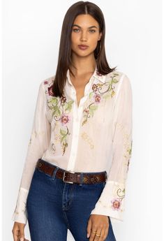 VINTAGE BUTTON DOWN SHIRT Boho Womens Clothing, Western Outfits Women, Boho Chic Outfits, Intricate Embroidery, Signature Look, Kimono Dress, Vintage Button, Boho Women, Johnny Was