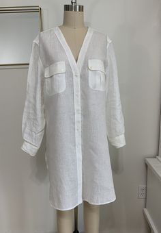 "Max Mara vintage boutique Linen tunic top  V-neck button down Long sleeves Front pockets Side slits Sqare peal buttons Elegant relaxed wear 12\" side slits 100% Italian linen Brand: Max Mara Size: US 14 Length 35\" Shoulder to shoulder 18\" Armpit to pit 23\" Sleeves 22\" Excellent Pristine condition" Linen Tunic Shirt, Linen Tunic Tops, Linen Tunic, Tunic Shirt, Mens Clothing, Tweed Jacket, Scarf Hairstyles, Max Mara, Vintage Boutique