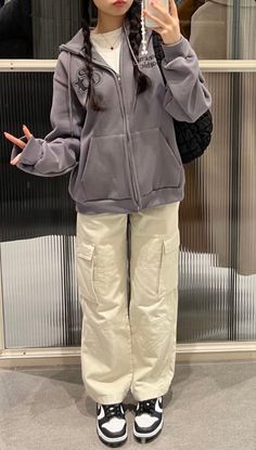 Ragstock Outfits, Baggy Clothes For Winter, Tomboy Winter Outfits Casual, Lazy Core Outfits, Minimalist Outfits Women Aesthetic, Cute Outfits With Baggy Pants, Uniqlo Aesthetic Outfit, Baggy Acubi Fashion, Preppy Baggy Outfits