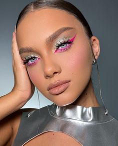 Neon Eyeliner Looks, Spring Makeup Trends, Makeup 2023, Rising Sign, Neon Makeup, Rave Makeup, Fresh Makeup, Night Walk