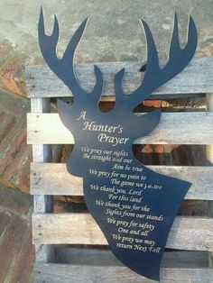 a wooden bench with a plaque on it that reads a hunter's prayer and a deer head