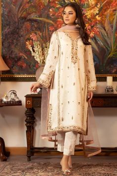 Designer White Salwar Kameez Pakistani Eid Dresses Laung Da Lashkara, White Salwar Kameez, Pakistani Designer Suits, Pakistani Fancy Dresses, Pakistani Fashion Party Wear, Eid Dresses, Pakistani Dress Design, Women Formals, Formal Dresses For Women