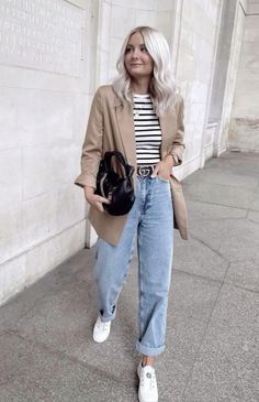 Mode Tips, Look Jean, Beige Jeans, Blazer Outfit, Business Casual Outfits For Work, Blazer Beige, Mode Casual, Digital Agency, Casual Work Outfits