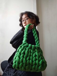 Green bag, chunky bag, crochet bag, chunky yarn, giant yarn, chunky yarn bag, diy bag, hobo bag, Korean style bag, Korean style Yarn Bag Tutorial, Modern Haken, Chunky Yarn Crochet, Crochet Bag Tutorials, Yarn Bag, Haken Baby, Crochet Purse Patterns, Yarn Diy, Modern Crochet