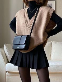 Fashion 60s, Sweater Vest Outfit, Looks Party, Trendy Fall Outfits, Looks Black, Chic Sweaters, Layering Outfits, Cute Fall Outfits