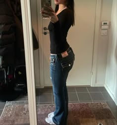 Tvd Clothes, Computer Aesthetic, Basic Crop Tops, Estilo Cholo, Latina Outfits, Winter Y2k, Girls Fall, Neue Outfits