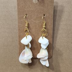 New! Handmade Mermaid Vibes Sea Shell Beach Nautical Teired Gold Colored Hardware Pierced Earrings Beach Shell Jewelry, Diy Shell Jewelry, Seashell Jewelry Diy, Seashell Creations, Shells Craft, Shell Jewellery, Mermaid Vibes, Spiral Shell, Handmade Mermaid