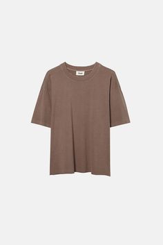 Shop Vintage brown OVERSIZED CROP CORE TEE by Elwood online – Elwood Clothing Elwood Clothing, Distressed Tshirt, Vintage Silk, Vintage Brown, Vintage Tees, Vintage Tshirts, Oversized Fits, Drop Shoulder, White Vintage