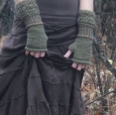 Fingerless Gloves Aesthetic, Styl Grunge, Gloves Aesthetic, Knitted Wrist Warmer, Fairy Grunge Aesthetic, Girl Woodland, Fingerless Gloves Knitted, Wrist Warmers, Green Forest