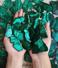 Gaudy Malachite Slices #Gemstones #Crystals Long Hairdos, Simple Bridesmaid Hair, Hairstyles Wavy, Hairstyle Bun, Hairstyles Curls, Hairstyles Messy, Hairstyles Hoco, Curls Hairstyles, Hoco Hairstyles