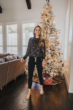 Dec 19, 2019 - If you're staying in on New Year's Eve, skip the sequins and fancy dresses, and instead wear one of these casual new year's eve outfits! Comfortable New Years Eve Outfit, Comfy Glam Outfits, Nye Outfit Ideas Casual, Comfy Nye Outfit, Cozy New Years Eve Outfit, Comfy New Years Eve Outfit Ideas, Christmas Eve Outfits Casual, New Years Eve Casual Outfit