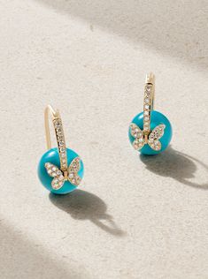 Sydney Evans' sparkling 'Butterfly' earrings are poised on a smooth turquoise stone. The glittering butterfly is embellished with a collection of graduated diamonds set against polished 14-karat gold to magnify the stones' natural sparkle. Plants Jewelry, Turquoise Diamond Earrings, Stone Earrings Gold, Butterfly Accessories, Diamond Photography, Turquoise Butterfly, Turquoise Jewellery, Everyday Jewellery, Sapphire And Diamond Earrings