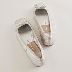 ANISA Ballet Flats Silver Distressed Leather | Designer Ballet Flats – Dolce Vita Chic Leather Ballet Flats For Wedding, Elegant Low Heel Ballet Flats For Galas, Chic Ballet Flats For Galas, Elegant Leather Ballet Flats For Wedding, Elegant Almond Toe Ballet Flats For Galas, Elegant Spring Ballet Flats With Bow, Elegant Closed Toe Ballet Flats For Fall, Elegant Almond Toe Ballet Flats For Fall, Elegant Low Heel Ballet Flats For Spring