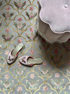 two pairs of shoes sitting on top of a rug