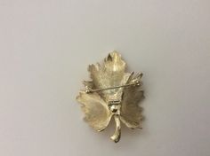 "Monet gold plated leaf brooch. Size: 2 1/8\" x 1 5/8\". Marked: copyright symbol Monet. Very good to excellent condition." Gold Metal Pins For Gifts, Elegant Leaf-shaped Brooches For Gifts, Gold Leaf Brooch For Gift, Copyright Symbol, Double Chain Necklace, Leaf Brooch, 925 Ring, Double Chain, 925 Silver Rings