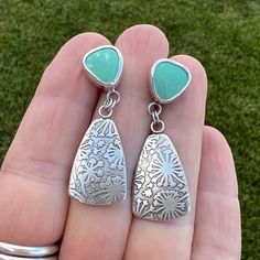 Green Kingman Turquoise Post Earrings with Dandelion Printed Drop – Sangria Silver Designs Pmc Earrings, Dandelion Puffs, Silversmith Jewelry, Silversmithing Jewelry, Silver Casting, Silversmith Jewellery, Earring Inspiration, Southwest Jewelry, Creative Stuff