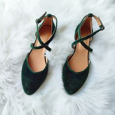 "❣ PRODUCT DESCRIPTION Classic pointed-toe shoes can be dressed up or down, with your elegant dress or jeans. Our green velvet cross front strap closure low heel pumps will have you turnin' heads and stopping traffic all season long! Add a bit of color to ensembles in need of a boost! Also perfect for special occasions and as your wedding shoes! They are handcrafted by premium dark green velvet and leather innersoles, featuring an X- strap, and are finished with chic and comfortable small heels. Green Womens Shoes, Green Closed Toe Flats For Party, Green Ballet Flats With Flat Heel, Emerald Green Flats, Emerald Green Shoes, Green Ballet Flats, Dark Green Wedding, Small Heels, Cottagecore Wedding